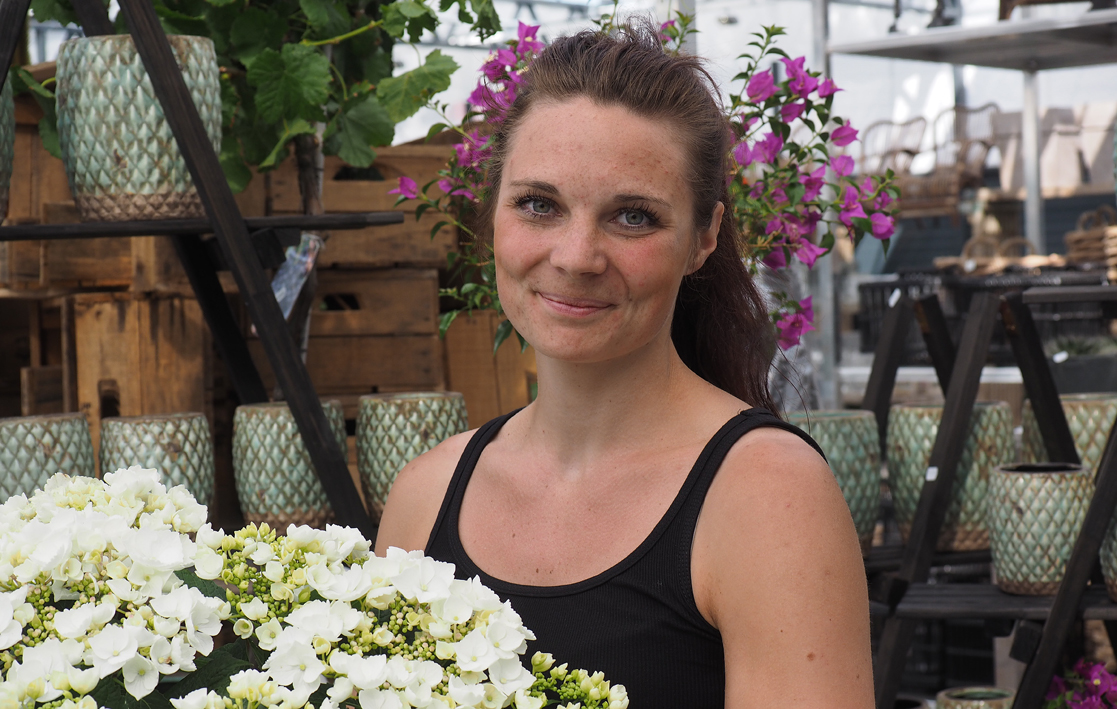 hon har blommor i sitt hår hon har blommor i sitt hår