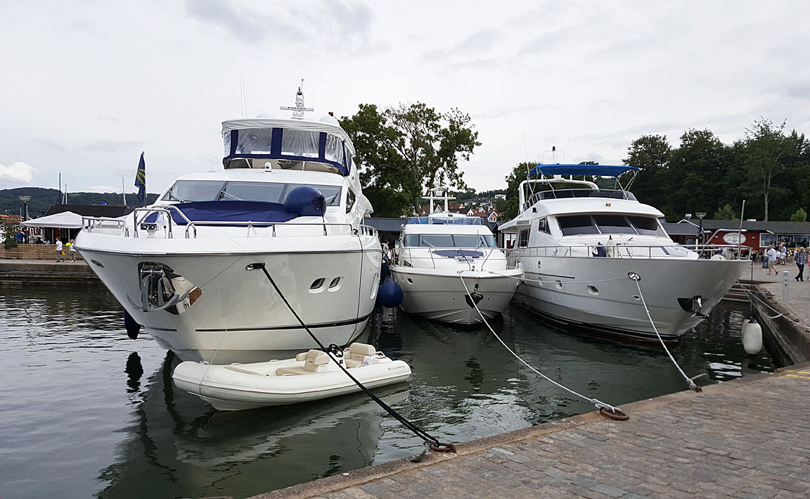 big.boats.small