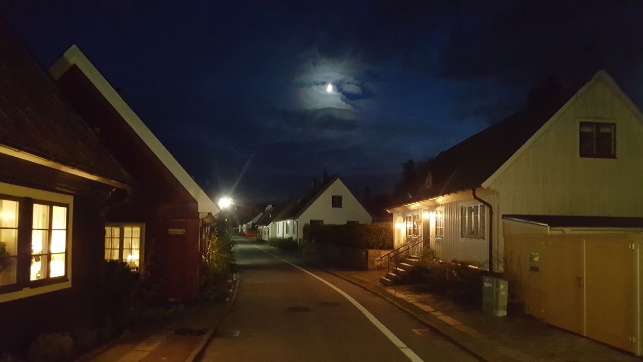 moon-over-the-street-small